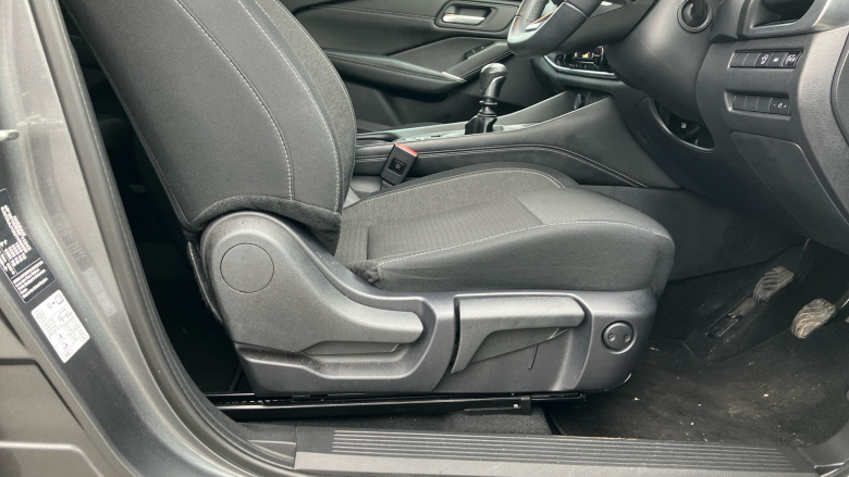 Nissan Qashqai 1.3 DiG-T MH N-Connecta 5dr Petrol Hatchback